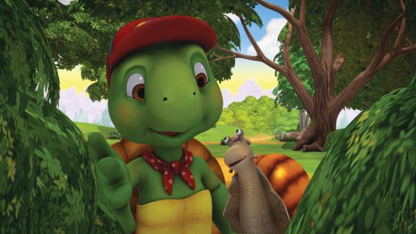 Bild 1 von 4: Franklin und Schnecke versuchen mit allen Mitteln herauszufinden, ob die Freunde vielleicht eine Überraschungsparty für Franklin planen.