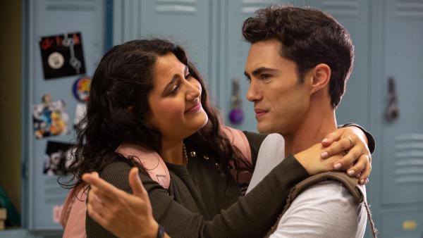 Bild 1 von 9: Michelle (Natasha Behnam, l.); Grant (Darren Barnet, r.)