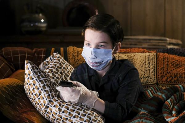 Bild 1 von 22: Als die Grippewelle Medford erreicht, tut Sheldon (Iain Armitage) alles, um selber gesund zu bleiben ...
