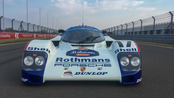Bild 1 von 2: Der Porsche 962 fuhr zwischen 1984 und 1991 insgesamt 54 Siege ein. Damit gilt das Modell als eines der erfolgreichsten Rennsportwagen aller Zeiten.