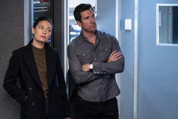 Bild 1 von 10: Kristin Gaines (Alexa Davalos, l.); Remy Scott (Dylan McDermott, r.)