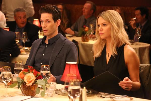 Bild 1 von 8: Dennis Reynolds (Glenn Howerton, l.); Dee Reynolds (Kaitlin Olson, r.)