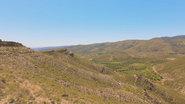 Bild 1 von 5: Die trockene Berglandschaft der spanischen Region La Rioja war vor 125 Millionen Jahren ein Feuchtgebiet mit idealen Lebensbedingungen für Saurier.