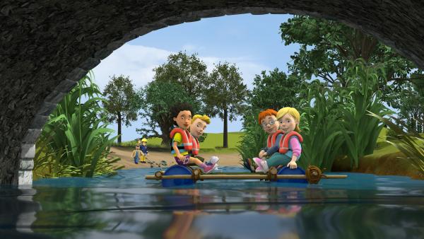 Bild 1 von 3: Mandy, Sarah, James und Norman wollen ihr Floßbau-Abzeichen bekommen. Ob ihr Floß den Anforderungen genügt?