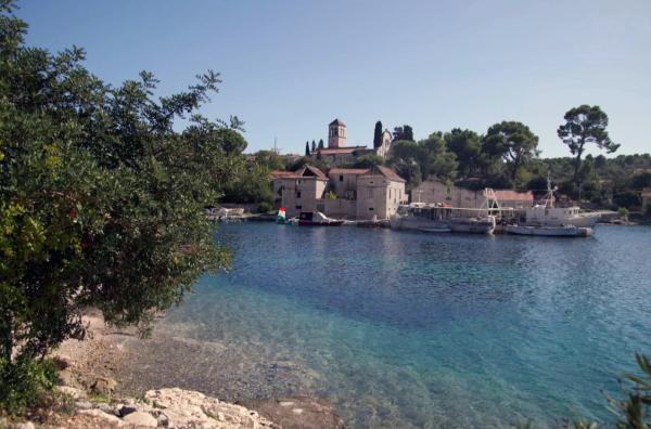 Bild 1 von 4: Der kroatische Schriftsteller Jurica Pavicic schildert das mysteriöse Verschwinden eines Mädchens aus einem Dorf an der dalmatinischen Küste und verwebt ihre Geschichte mit dem zerrütteten Jugoslawien, das im Zerfall begriffen ist.