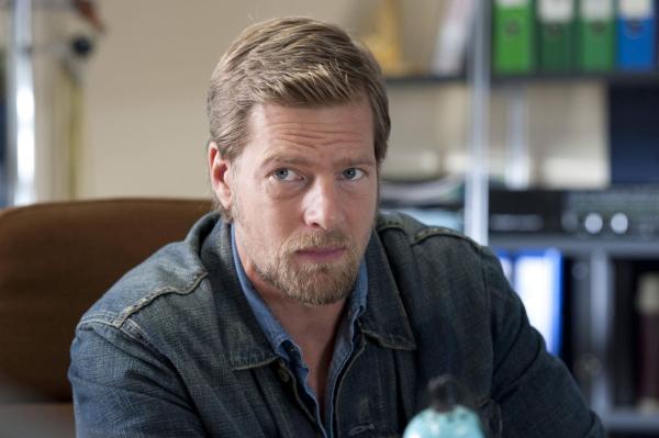 Bild 1 von 39: (3. Staffel) - Mick Brisgau (Henning Baum) bekommt einen Nebenbuhler in der Gunst um Tanja und eine neue attraktive Kollegin ...