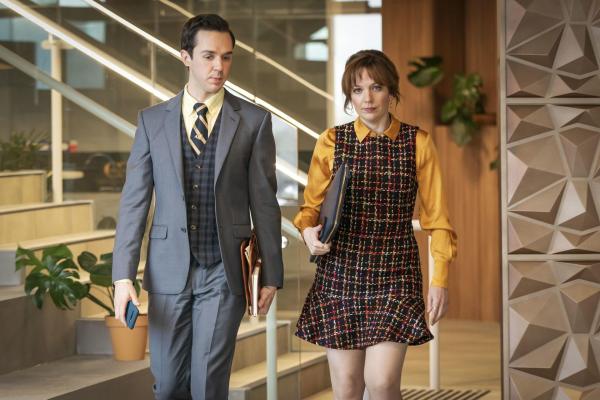 Bild 1 von 5: Alex (Rowan Witt, l.); Lauren (Katherine Parkinson, r.)