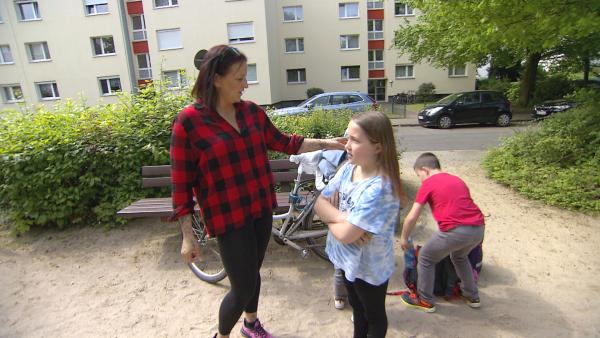 Bild 1 von 2: Natascha mit den Kindern Nala und Tyler