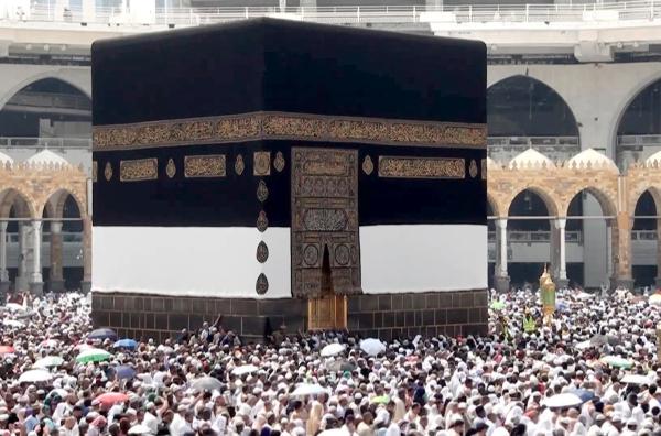 Bild 1 von 3: Das saudi-arabische Mekka ist der zentrale Wallfahrtsort des Islams. Die Kaaba zieht als bedeutendes Heiligtum jedes Jahr mehrere Millionen Gläubige in den Westen von Saudi-Arabien.