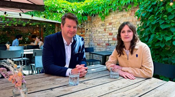 Bild 1 von 5: Julia Knörnschild im Gespräch mit Buchautor Rüdiger Maas über die Rolle der Eltern heute.