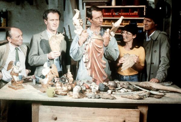 Bild 1 von 2: Im Bild (v.li.): Franz Geiger (Kriminaldirektor), Karl Obermayr (Manni Kopfeck), Gerhard Zemann (Gustl Wienhold), Gaby Herbst (Trudl), Helmut Fischer (Monaco Franze).