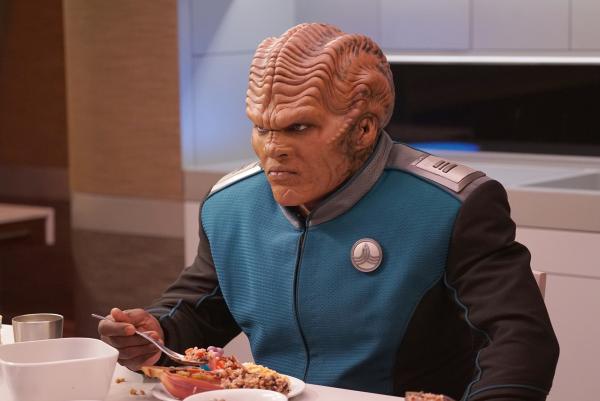 Bild 1 von 17: Lt. Cmdr. Bortus (Peter Macon)