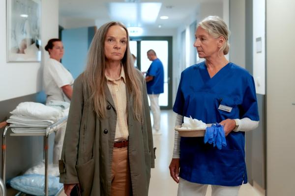 Bild 1 von 14: Im Bild: Sissy Höfferer (Grünberger), Martina Spitzer (Gunilla).