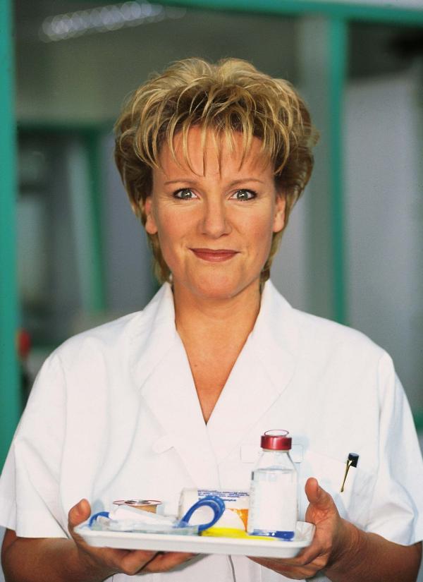 Bild 1 von 12: Im Mittelpunkt der Comedy-Serie steht die eigenwillige Nikola Vollendorf (Mariele Millowitsch).