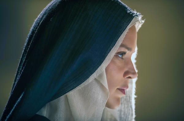 Bild 1 von 4: Benedetta (Virginie Efira), eine Nonne in einem toskanischen Kloster zu Beginn des 17. Jahrhunderts, wird immer wieder von religiösen Visionen heimgesucht: Steht sie unter besonderem Schutz Christis oder ist alles nur eine Täuschung?