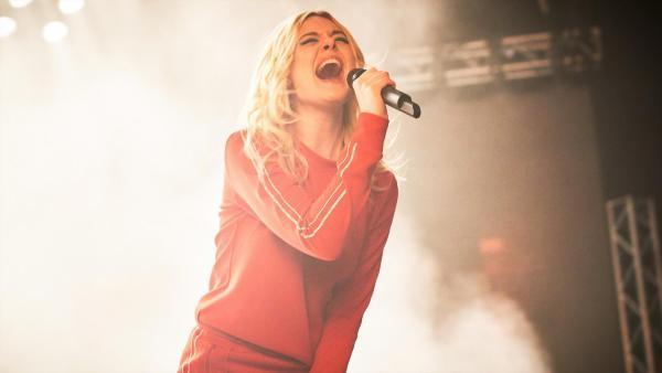 Bild 1 von 13: Im Bild: Elle Fanning (Violet).