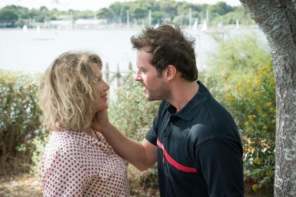 Bild 1 von 7: Candice (Cécile Bois, l.); Nicolas Le Pompier (Maxime Taffanel, r.)