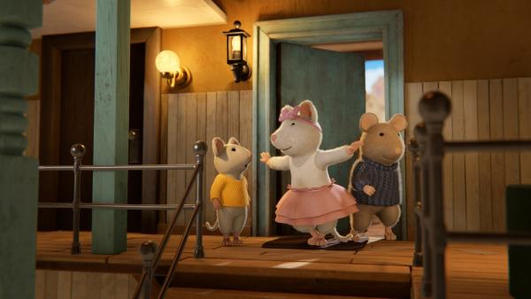 Bild 1 von 3: Ella (Mitte) bewacht die Wohnung von Sam (rechts). Wenn er die Wette gewinnen möchte, darf er sich einen ganzen Nachmittag nicht mit seiner Freundin Julia treffen. Sams kleiner Bruder Ben (links) würde Sam gerne helfen.© ZDF/Cielo Films/Caribara Production/SuperswissRed/M.A.R.K.13/ZDF Studios GmbH - Honorarfreie Verwendung gemäß AGB im redaktionellen Zusammenhang mit genannter Sendung bei Nennung \