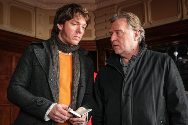 Bild 1 von 6: Tom Kowalski (Steffen Schroeder, l.); Hajo Trautzschke (Andreas Schmidt-Schaller, r.)