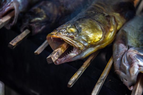 Bild 1 von 26: Im Bild: Steckerlfisch bei Franz Wiesmayr in Linz.