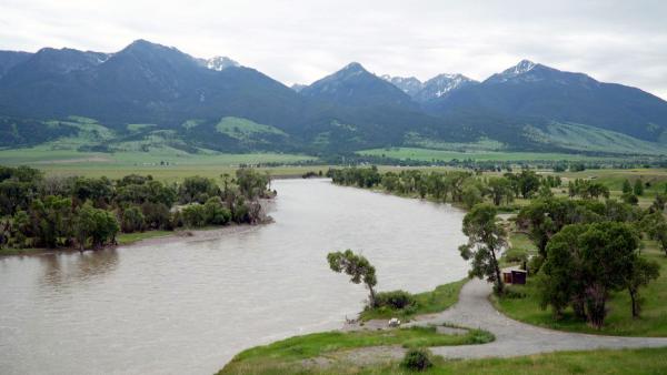 Bild 1 von 8: Ebenen, die an die Rocky Mountains grenzen, reißende Flüsse und Dörfer, die direkt aus einem Western stammen könnten ? Montana verkörpert den Mythos des amerikanischen Westens.