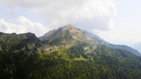 Bild 1 von 9: Im Bild: Über 3000 Meter ragen die Berge im Calancatal in die Höhe.