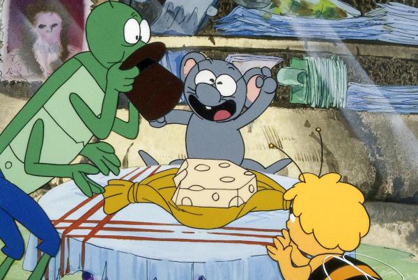 Bild 1 von 1: Im Bild: Alexander ist von seinem Käse ganz begeistert, nur können Maja und Flip den entsetzlichen Geruch nicht vertragen.