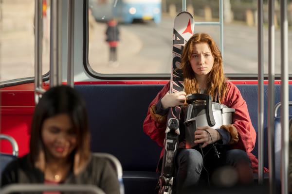 Bild 1 von 10: Joanna (Nikki Hanseblad) versucht verschiedene Kellerfunde zu Geld zu machen, damit sie ihre Medikamente bezahlen kann.