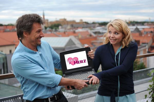 Bild 1 von 12: Klick ins Herz - mit Annette Frier, r. und René Steinke, l.
