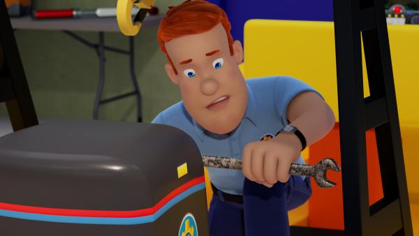 Bild 1 von 3: Sam gibt alles, um rechtzeitig mit dem Motorumbau fertig zu werden.