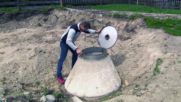 Bild 1 von 7: Im Bild: Ausgetrocknete Tiefbrunnen deuten darauf hin, dass es vor allem in den Alpen wärmer wird.