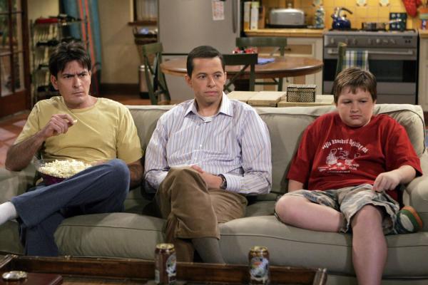 Bild 1 von 8: Männerabend: Charlie (Charlie Sheen, l.) Alan (Jon Cryer, M.) und Jake (Angus T. Jones, r.) ...