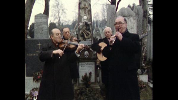 Bild 1 von 4: Schrammel-Musik am Grab von Johann Schrammel auf dem Hernalser Friedhof.