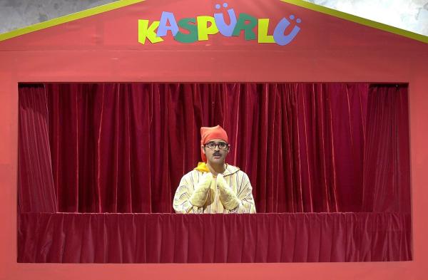 Bild 1 von 15: Kaspürlü: Rick Kavanian gibt seine Bestes.