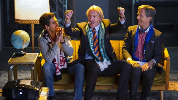 Bild 1 von 6: Eroll (Elyas M'Barek, li.), Helmut (Detlev Buck) und Lars (Christoph Maria Herbst, re.) geniessen die Zeit in ihrem Männerhort..