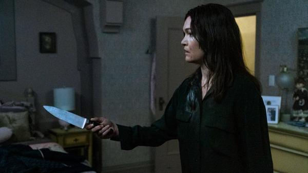 Bild 1 von 5: Tricia (Julia Stiles) hat ernste Zweifel, ob Esther ihre Tochter ist.