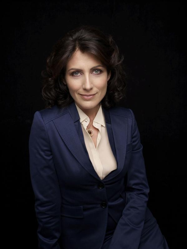 Bild 1 von 20: (5. Staffel) - Dr. Lisa Cuddy (Lisa Edelstein) ist die Leiterin des Princeton Plainsboro Teaching Hospital und die direkte Vorgesetzte von Dr. House.