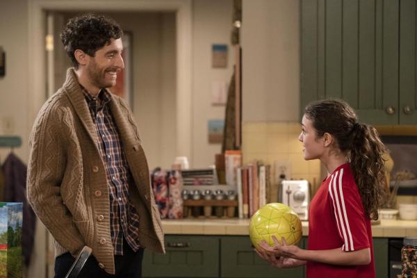 Bild 1 von 11: Drew Dunbar (Thomas Middleditch, l.); Maddie (Izzy G, r.)