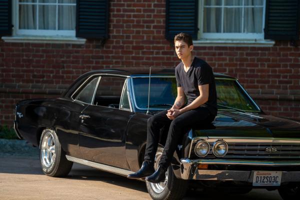 Bild 1 von 8: Hardin (Hero Fiennes Tiffin)