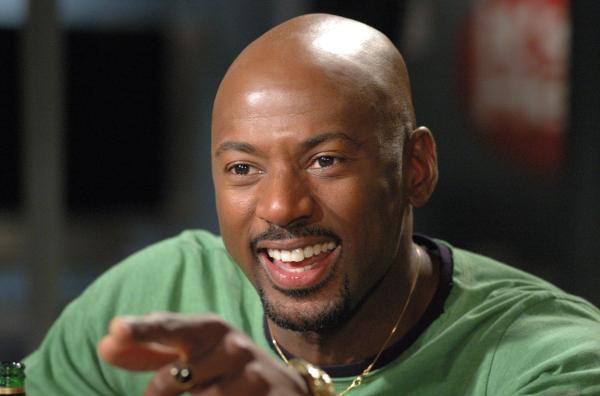 Bild 1 von 12: Zusammen mit seinen Freunden will Jay (Romany Malco) dafür sorgen, dass Andy seine Jungfräulichkeit so schnell es geht verliert. Doch die Unsicherheit des 40-Jährigen gegenüber Frauen macht so manchen Plan kaputt, den die Freunde planen ...