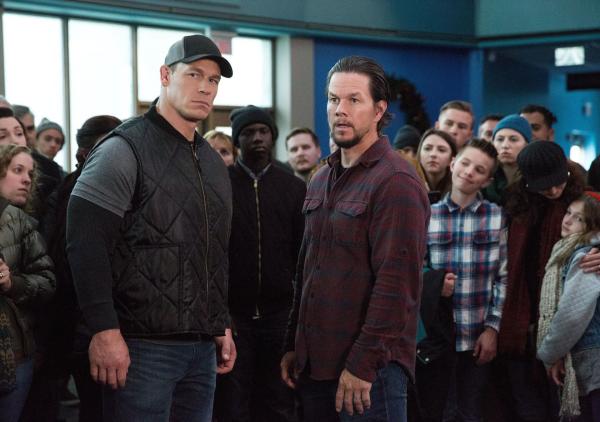 Bild 1 von 9: Roger (John Cena, l.); Dusty (Mark Wahlberg, r.)