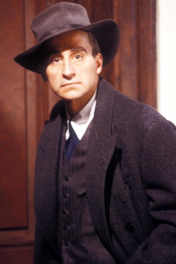 Bild 1 von 3: Robert Oppenheimer (Sam Waterston)