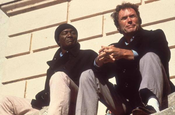 Bild 1 von 7: English (Paul Benjamin, l.); Frank Morris (Clint Eastwood, r.)