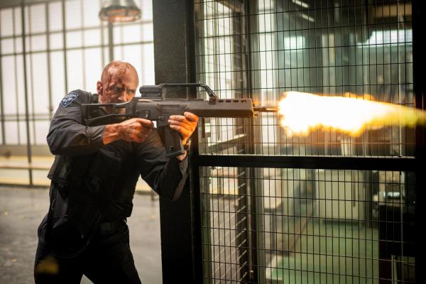 Bild 1 von 9: H (Jason Statham)