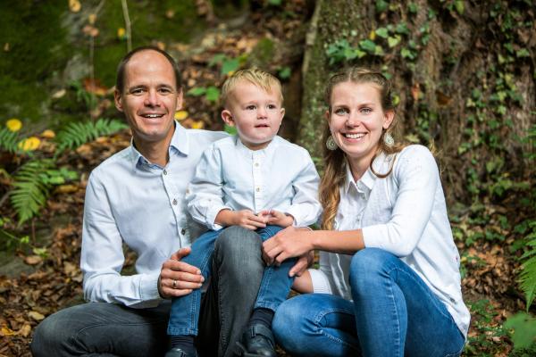 Bild 1 von 6: Nathalie Schöffmann (geb. Birli) und ihre Familie von links: Martin Schöffmann, Jakob und Nathalie