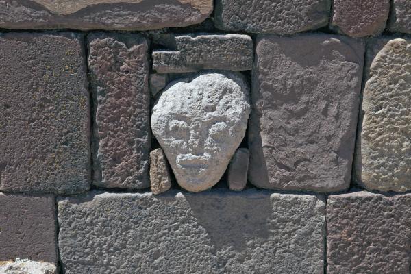 Bild 1 von 3: Durch Menschenhand entstandene Höhlen, unerklärliche Strukturen und Unterwasser-Fundstücke stellen die Forscher jedes Mal aufs Neue vor ein Rätsel. Ist es möglich, dass eine hochentwickelte Zivilisation vor tausenden von Jahren die Erde bevölkerte? Und handelte es sich dabei um Menschen oder um außerirdische Wesen?