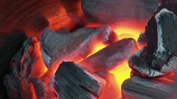 Bild 1 von 3: Gegrillt wird bereits seit der Entdeckung des Feuers vor 700.000 Jahren. Der Trend, das Grillen als Freizeitgestaltung zu nutzen, kam in den 1940er-Jahren aus den USA nach Deutschland. Seitdem wird das Grillen und alles, was dazu gehört, permanent weiterentwickelt, um es schneller, einfacher, praktischer oder komfortabler zu machen.
