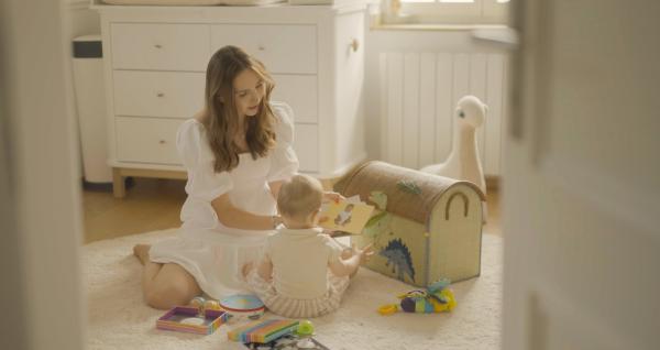 Bild 1 von 3: Anna Adamyan und ihr Sohn Levi. Anna hatte eine traumatische Geburt.