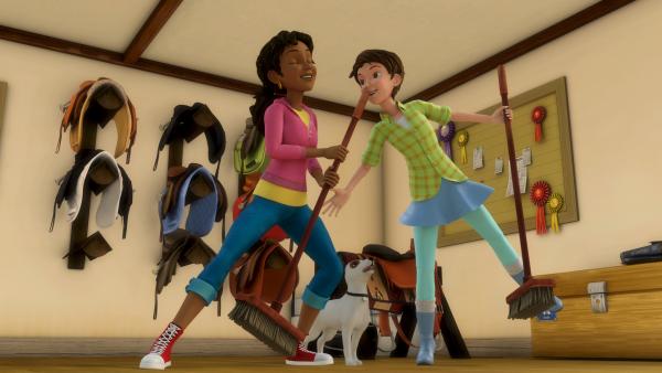 Bild 1 von 4: Sina (re.) und ihre Freundin Juana freuen sich. Sie wollen am Abend zum \