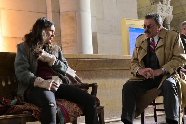 Bild 1 von 14: Jill Carmago (Katie Kreisler, l.); Frank Reagan (Tom Selleck, r.)
